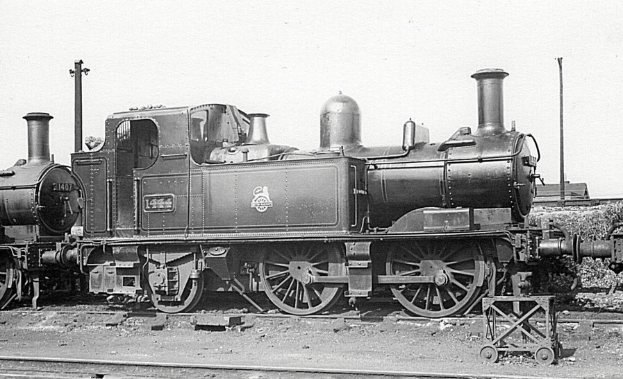 0-4-2T 1444 in lined BR(W) green livery at Reading, 28 September 1958
