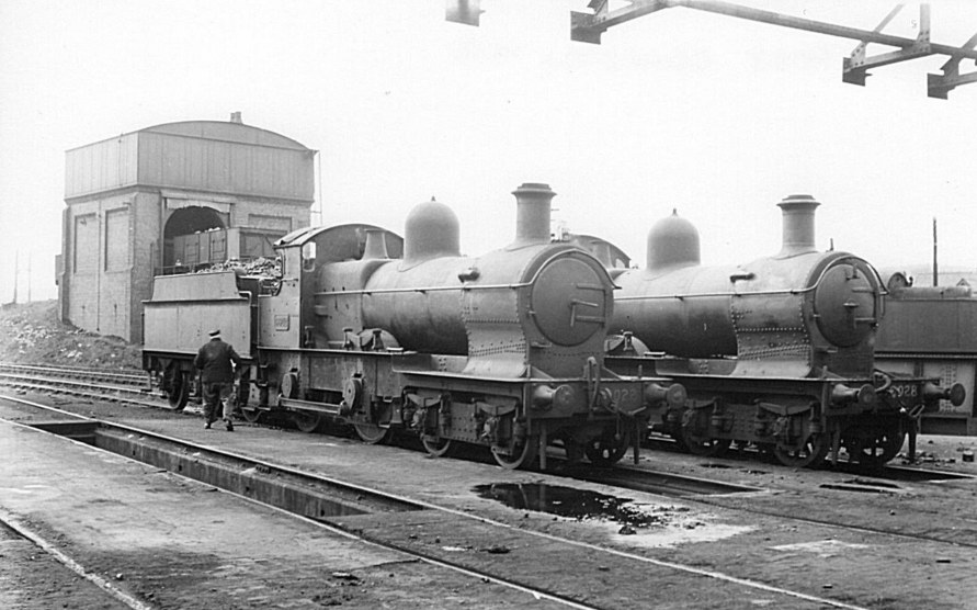 Dukedogs 9022 and 9028 at Oswestry, c 1950