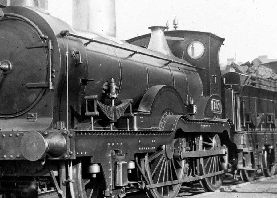 GWR 137 with partial lining