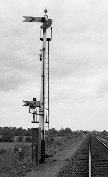 Bicester distant signal with slipping repeating distant